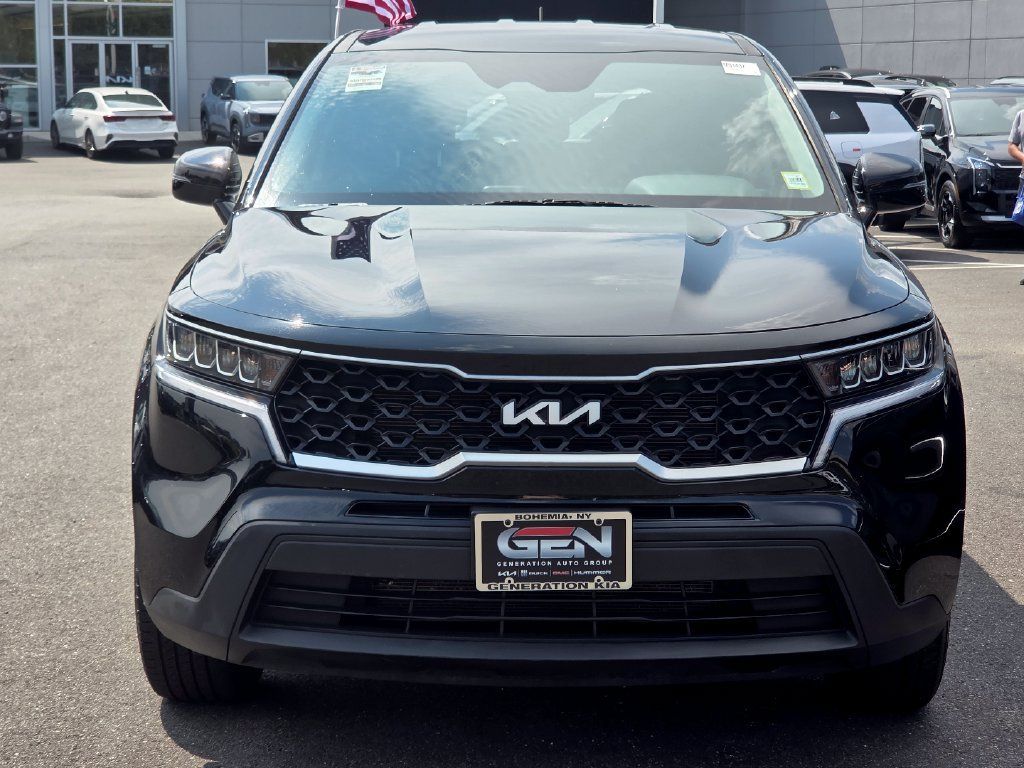 Used 2023 Kia Sorento LX AWD/4WD image 2