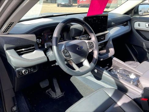 Used 2025 Ford Explorer Active w/ Active Comfort Package image 7