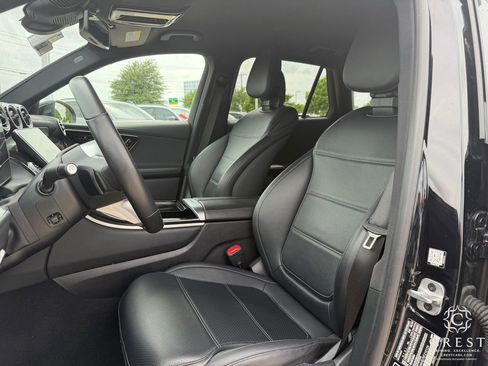 Used 2024 Mercedes-Benz GLC 300 4MATIC image 11