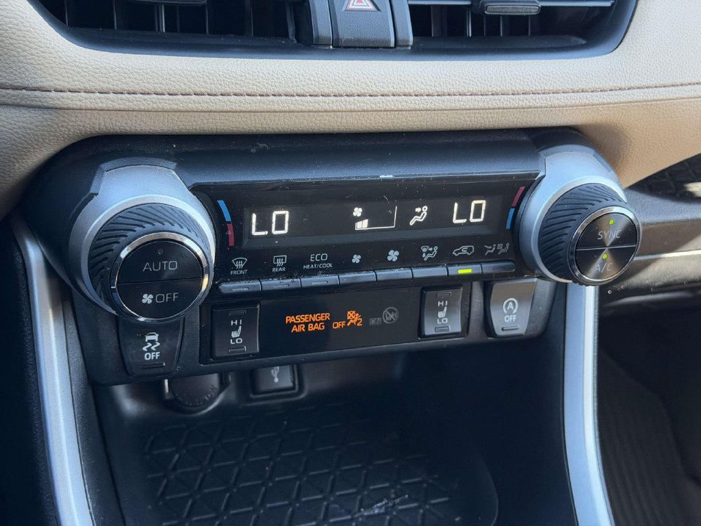 Used 2021 Toyota RAV4 XLE w/ Convenience Package AWD/4WD image 4