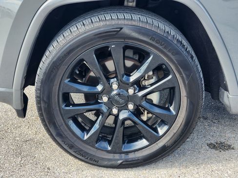 Used 2020 Jeep Grand Cherokee Altitude RWD image 10