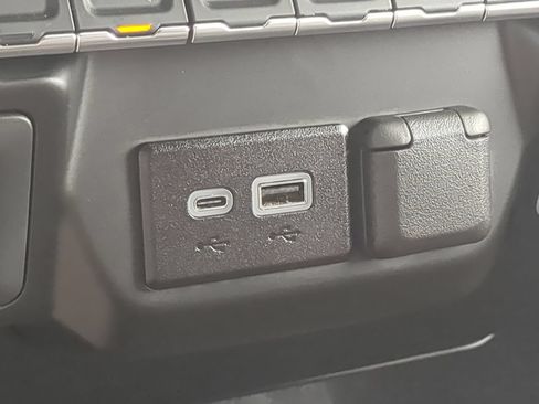 Certified 2025 Chevrolet Silverado 1500 Custom AWD/4WD image 22