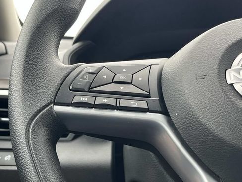 Used 2025 Nissan Altima 2.5 SV FWD image 27