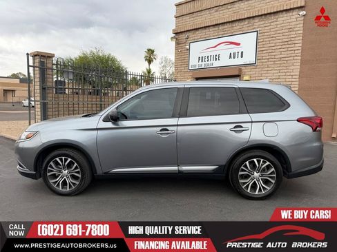Used 2017 Mitsubishi Outlander ES FWD image 2