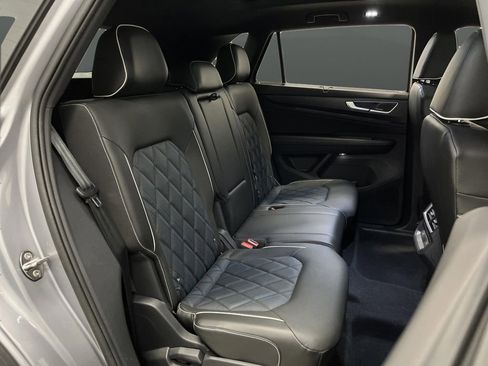 Used 2024 Volkswagen Atlas Cross Sport SEL Premium R-Line image 32