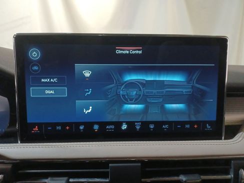 Used 2024 Lincoln Corsair AWD w/ Equipment Group 101A image 17