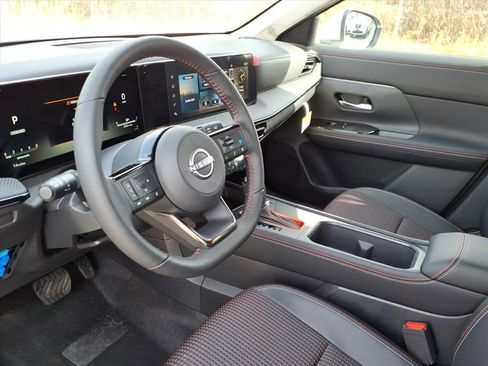 New 2025 Nissan Kicks SR image 9