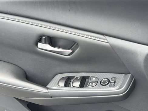 Used 2025 Nissan Sentra SV FWD image 29