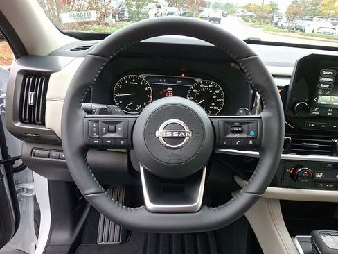 New 2025 Nissan Pathfinder SL image 16