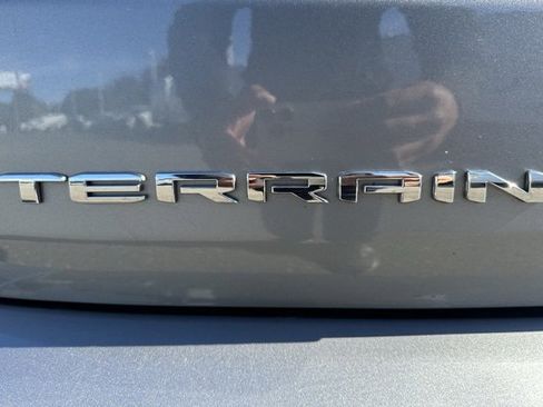 Used 2024 GMC Terrain SLT image 7