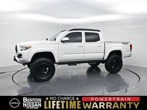 Used 2022 Toyota Tacoma SR AWD/4WD image 1