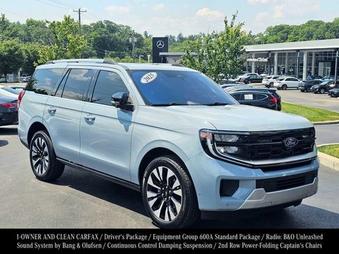 Used 2025 Ford Expedition Platinum w/ Driver's Package AWD/4WD image 1