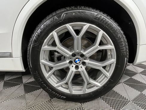 Used 2024 BMW X7 xDrive40i w/ Premium Package image 13