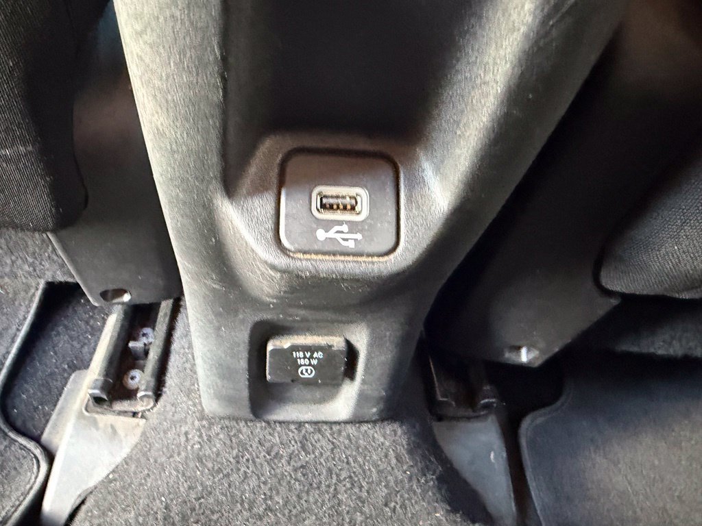 Used 2018 Jeep Renegade Altitude w/ UConnect 8.4 Nav Group FWD image 11