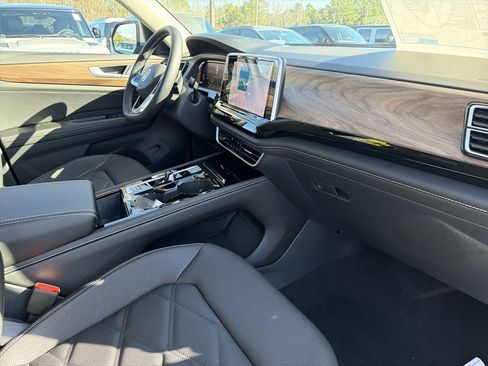 New 2026 Volkswagen Atlas SE FWD image 19