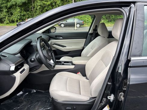 Used 2025 Nissan Altima 2.5 SV FWD image 27