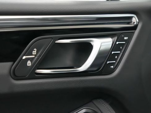 New 2026 Porsche Macan image 22