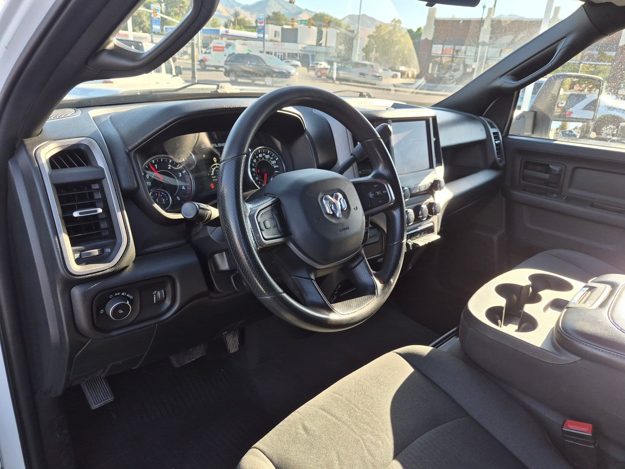 Used 2024 RAM 3500 Tradesman w/ Chrome Appearance Group AWD/4WD image 16