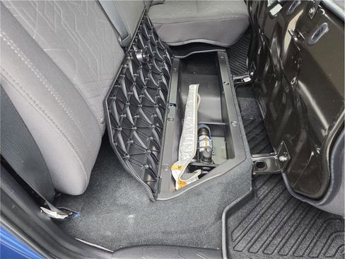 Used 2018 Toyota Tacoma TRD Off-Road w/ Technology Package image 31