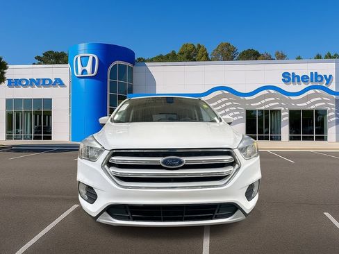 Used 2019 Ford Escape SE image 3