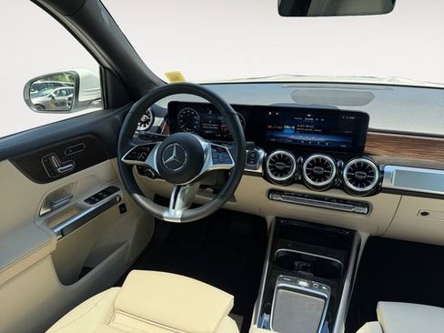 Used 2026 Mercedes-Benz GLB 250 4MATIC image 16