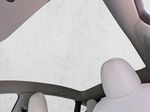 Used 2022 Tesla Model Y Performance image 16