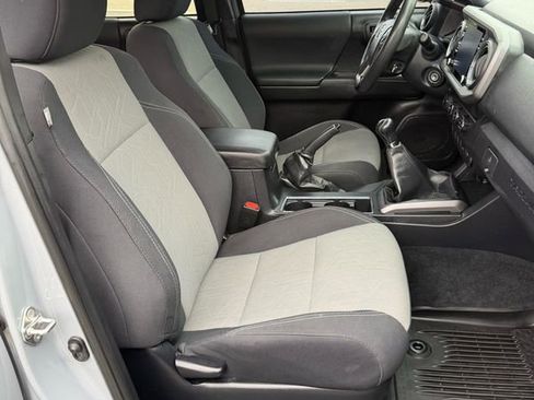 Used 2020 Toyota Tacoma TRD Off-Road AWD/4WD image 13