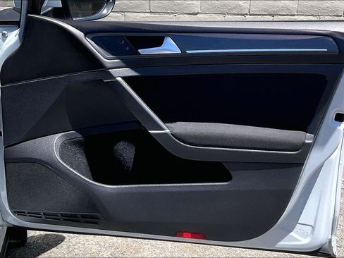 Used 2018 Volkswagen GTI SE FWD image 22