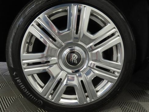 Certified 2023 Rolls-Royce Cullinan w/ Cullinan Package image 32