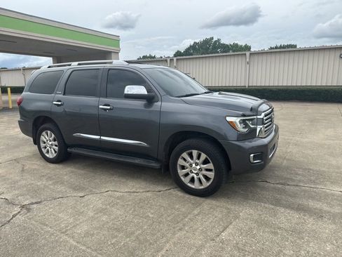 Used 2020 Toyota Sequoia Platinum AWD/4WD image 18