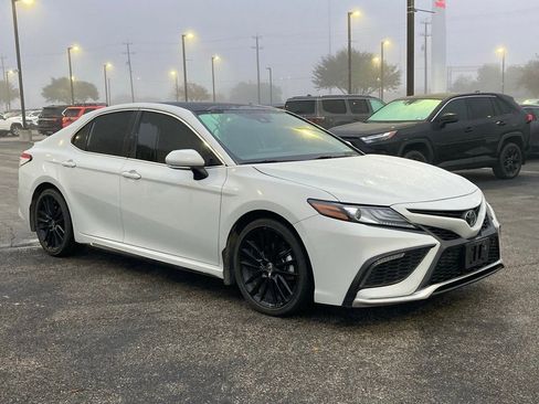 Used 2023 Toyota Camry XSE image 3