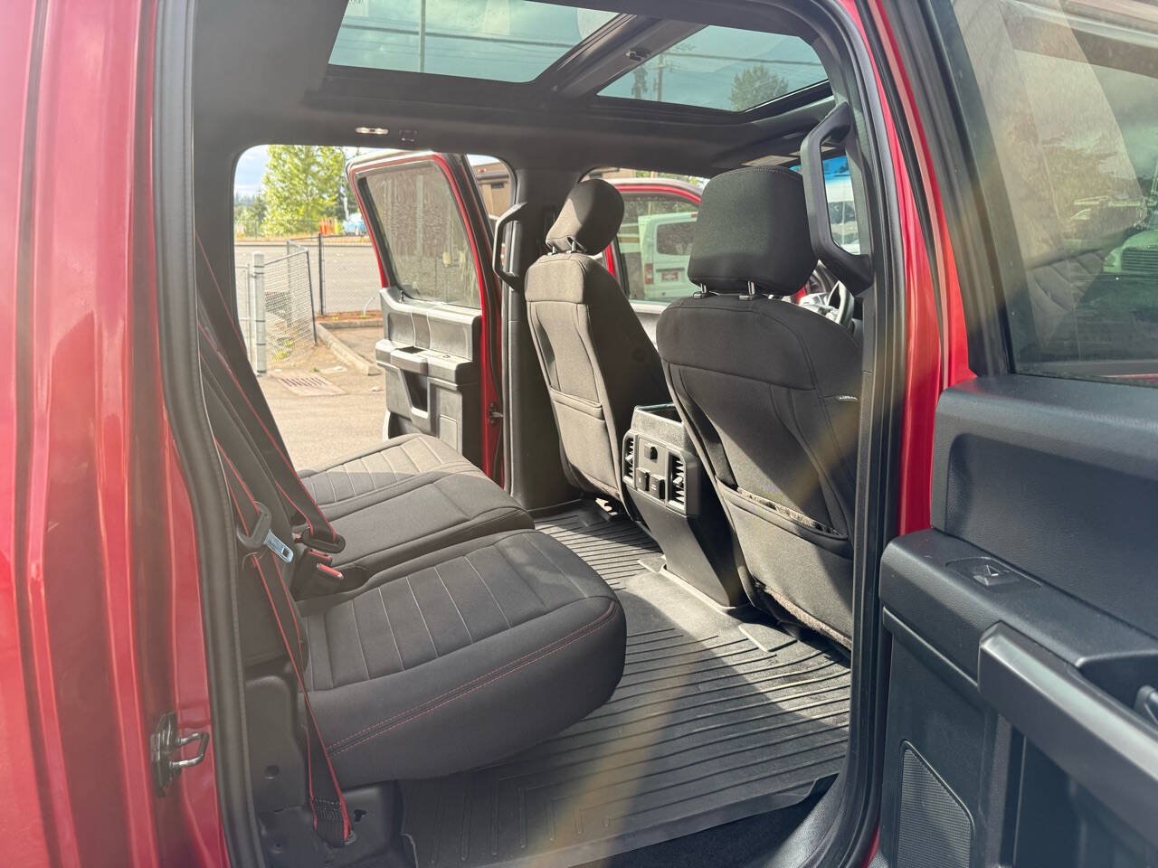 Used 2018 Ford F150 XLT w/ Equipment Group 302A Luxury AWD/4WD image 29