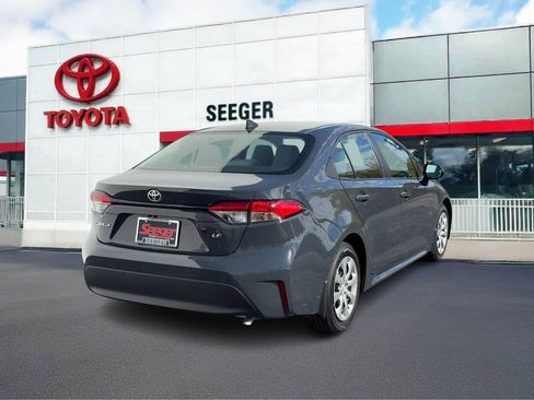 Used 2025 Toyota Corolla LE image 3