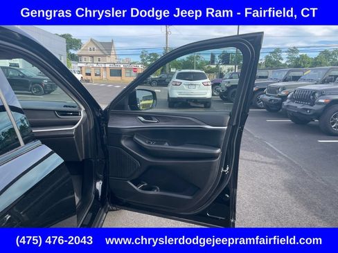 Used 2023 Jeep Grand Cherokee Limited w/ Luxury Tech Group II AWD/4WD image 12