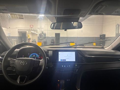Used 2025 Toyota Camry LE image 33