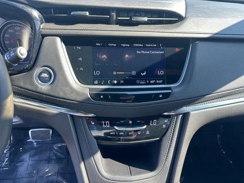 Certified 2022 Cadillac XT5 Sportv w/ LPO, ONYX Package image 10