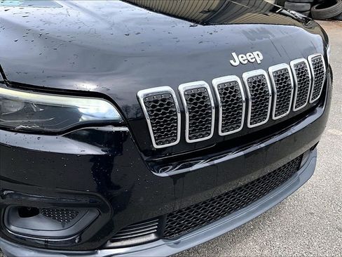 Used 2019 Jeep Cherokee Latitude w/ Cold Weather Group AWD/4WD image 18