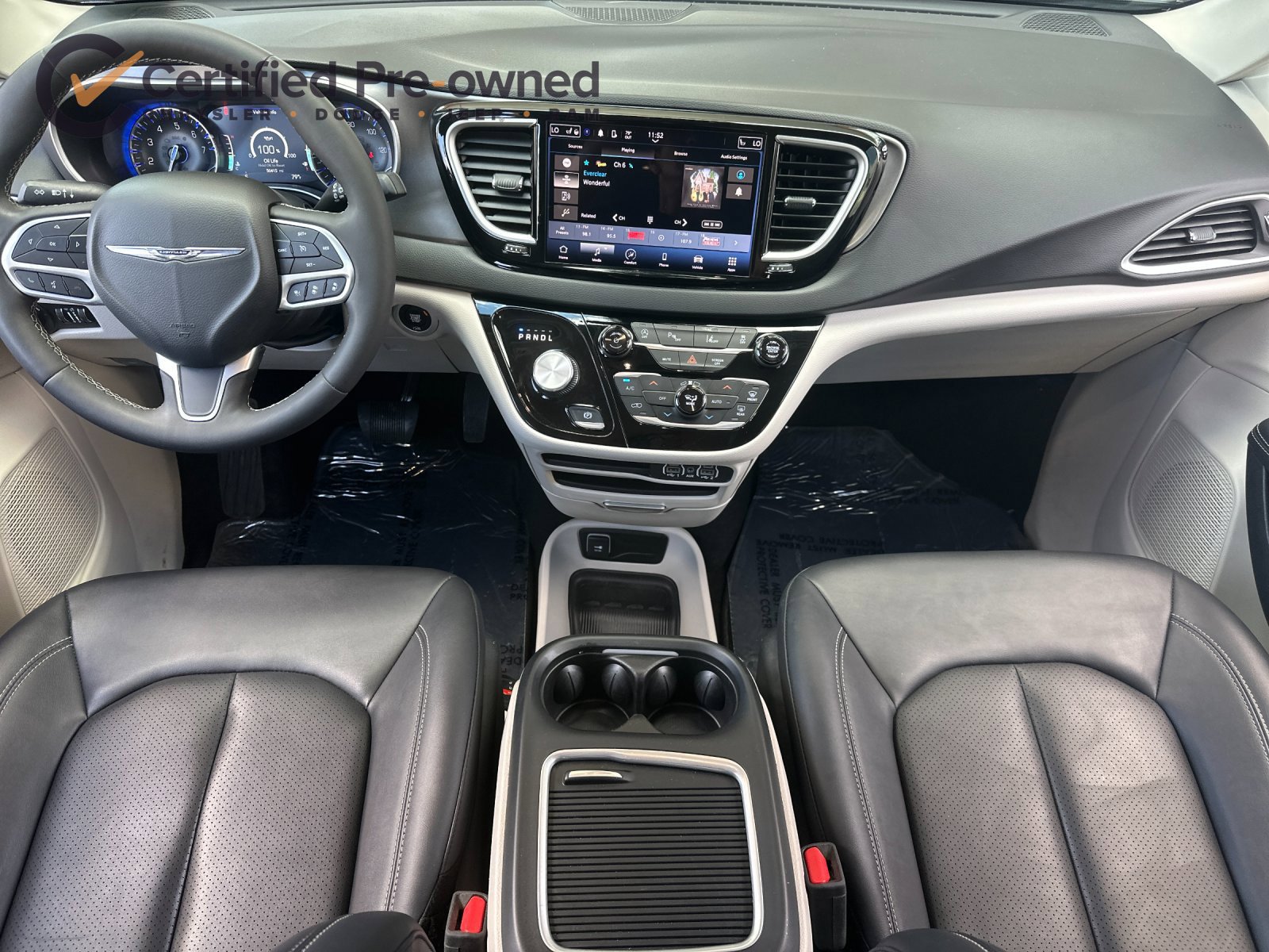 Used 2024 Chrysler Pacifica Touring-L FWD image 14