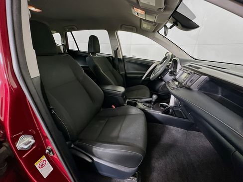 Used 2018 Toyota RAV4 LE image 28