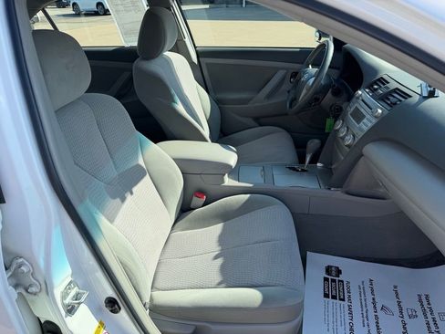 Used 2011 Toyota Camry LE image 31