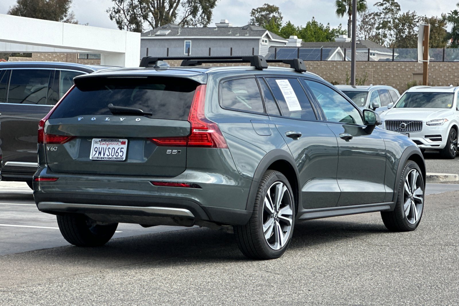 Certified 2026 Volvo V60 B5 Cross Country Plus w/ Climate Package AWD/4WD image 4