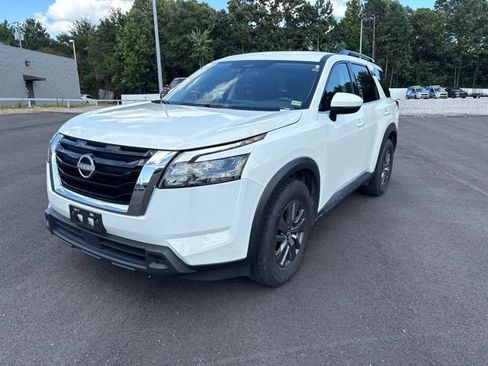 Used 2025 Nissan Pathfinder SV AWD/4WD image 3