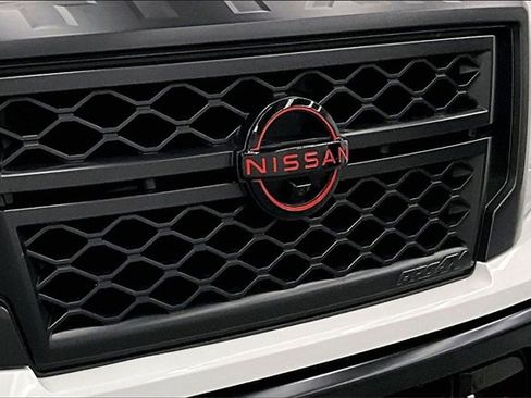 Used 2024 Nissan Titan PRO-4X w/ Pro-4x Convenience Package image 31