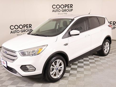 Used 2019 Ford Escape SE image 10