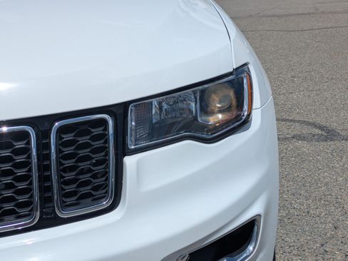 Used 2021 Jeep Grand Cherokee Laredo AWD/4WD image 13