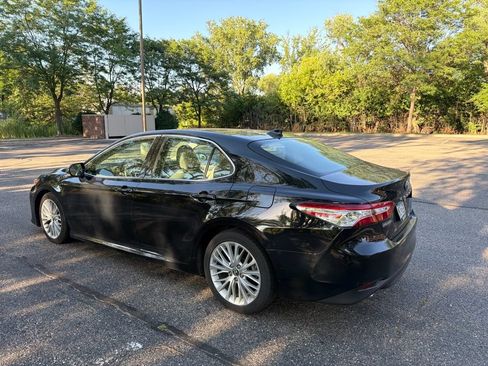 Used 2019 Toyota Camry XLE FWD image 19