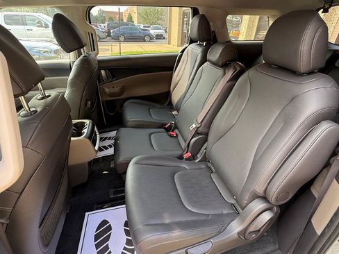 Used 2026 Kia Carnival FWD image 19
