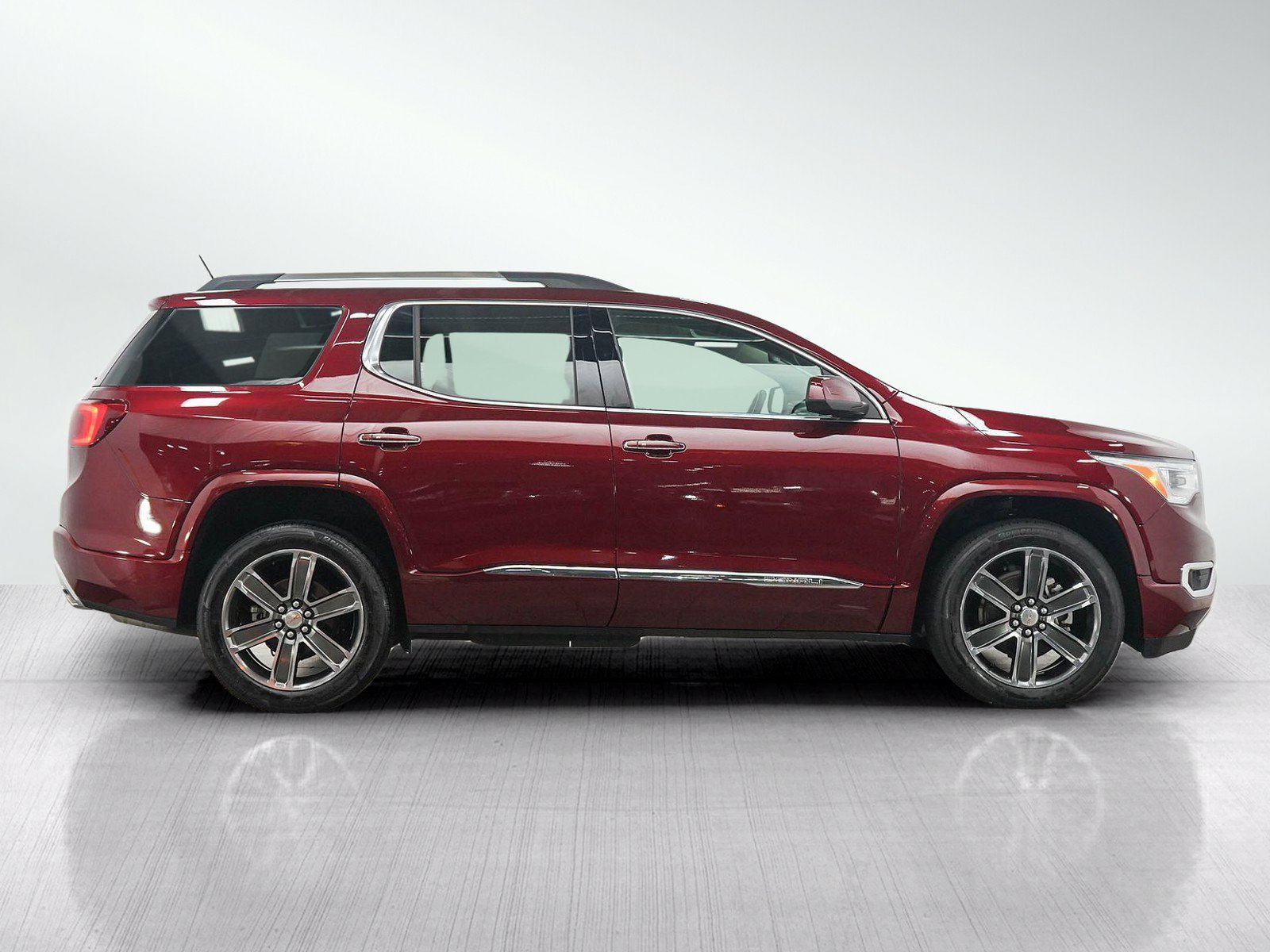 Used 2017 GMC Acadia Denali w/ Technology Package AWD/4WD image 6