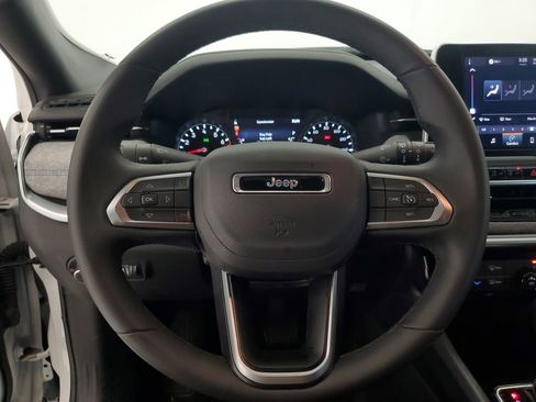 Used 2025 Jeep Compass Latitude AWD/4WD image 14