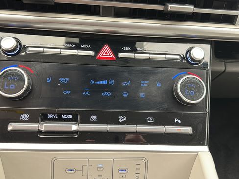 Used 2025 Hyundai Santa Fe SEL AWD/4WD image 18